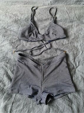 Blackbough swim set